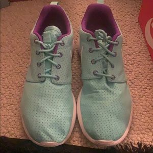 Nike roshe running shoes